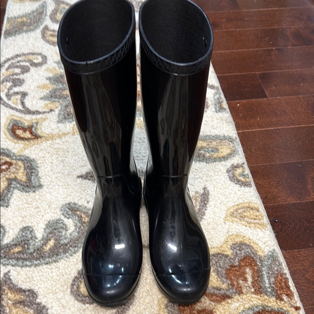 Ugg Women’s 10 Black Tall Rain Boots